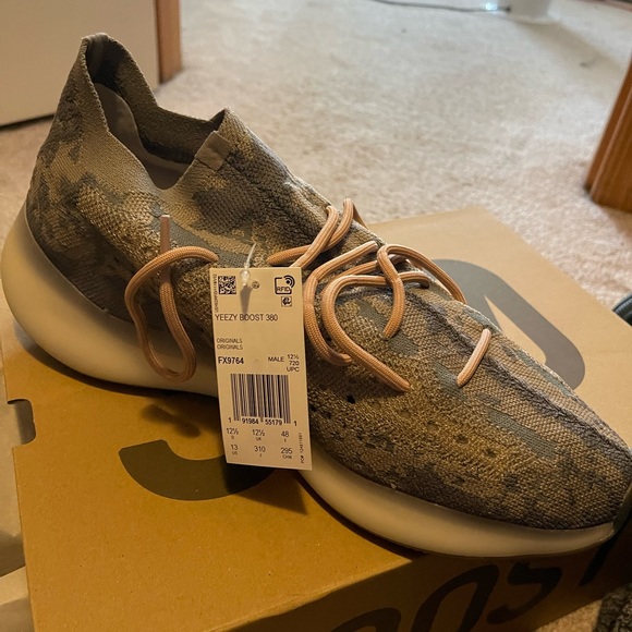 Yeezy 380 - Picture 4 of 6